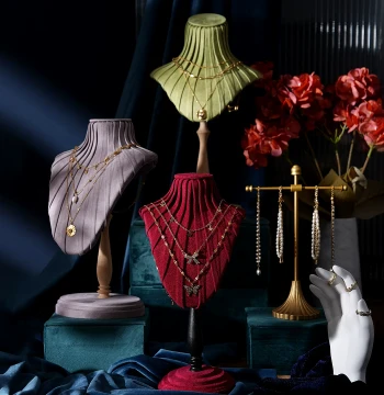 Velvet Bust Form Jewelry Display Stand, Necklace Storage, Counter Display Props for Accessories and Jewelry Street Vending Mannequin