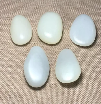 Hetian Jade White Jade Raw Stone Pendant Mountain Material Green-White Jade Pendant Shaped Authentic Supports Nationwide Appraisal