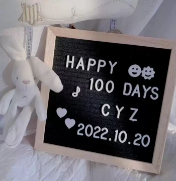 INS Style Wooden Felt Letter Board for Baby 100-Day Photo Props with Stand, 340 Characters Message Board 20cm