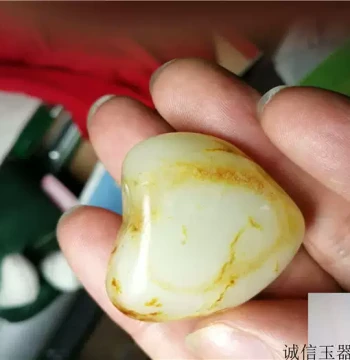 36g Xinjiang Hetian Jade Seed Material White Jade Raw Stone Play Material (Level-One White)