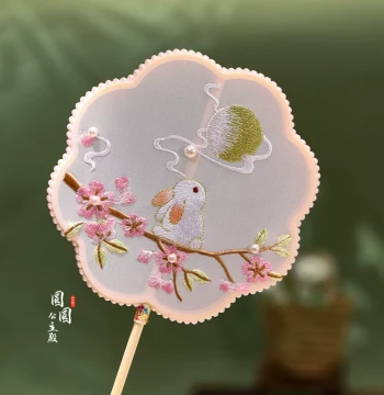 New Chinese Style National Fan Children Embroidered Jade Rabbit Ancient Round Fan Hanfu Little Girl Photo Shoot Mamian Runway Fan