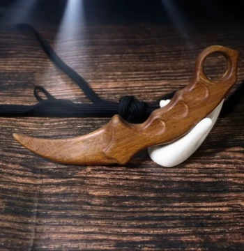 Golden Silk Sandalwood Claw Knife Merchandise, Whole Wood Carved Collectible Hand Piece, Children's Wooden Toy Knife, Creative Wood Handle