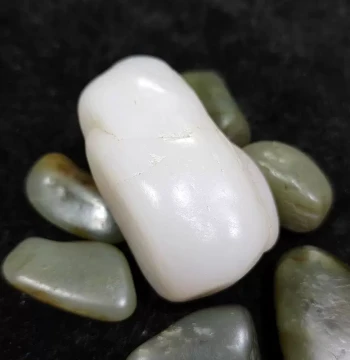 81g Hetian Jade Mutton Fat White Seed Material Raw Stone Ice Sugar High White No Structure Carving Pendant Material