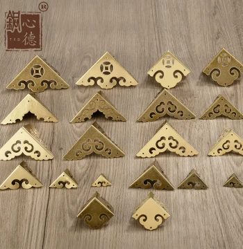 Chinese Style Cabinet Camphor Wood Box Decorative Corner Flowers, Table Anti-Collision Copper Corner Guards, Furniture Edge Protectors, Metal Triangle Brackets Fixing Plates