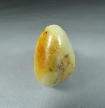 Xinjiang Hetian Jade Seed Material Rough Stone 20.7g Jade Raw Seed Material Autumn Pear Skin Green White Jade Pendant J