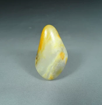 Xinjiang Hetian Jade Seed Material Raw Stone 16.3g Jade Pendant Original Seed Raw Material Single Seed Yellow Skin Greenish White Jade Pendant J