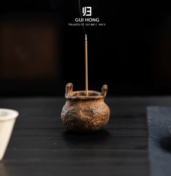 Guihong Cast Iron Incense Burner for Stick Incense, Sandalwood, and Agarwood; Indoor Aromatherapy Burner, Chinese Retro Style Tea Table Ornament and Stick Incense Holder