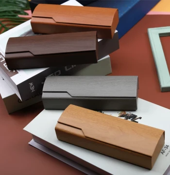 Ins-Style Girly Wood Grain Portable Glasses Case, Literary Retro Minimalist Elegant Design for Men, Women, and Students, Japanese Style Wooden Eyeglass Case