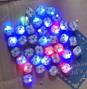 Sealed Waterproof Plastic Round LED Flashing Light with Vibration Activation for Shoes, Clothing, and Toys