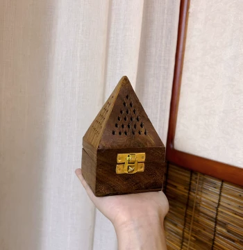 [Minor Flaws] New Wooden Tower Incense Burner Incense Box Pyramid Home Lying Ornament Spice Box (Small Size)