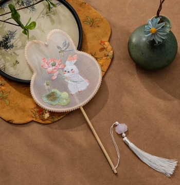 Children's Round Fan Ancient Style Hanfu Handheld Fan New Chinese Embroidered Flower Fan Little Girl Photo Shoot Mamian Runway Fan