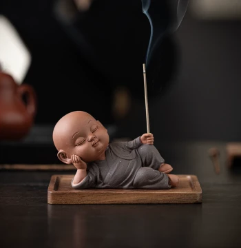 Chinese Style Reclining Little Monk Incense Burner: Zen Tea Room Desktop Aromatherapy Holder & Home Incense Lighting Device