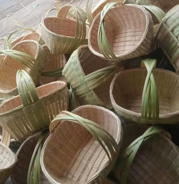 Rural Household Bamboo Woven Basket Handheld Grocery Basket Handwoven Egg Basket Round Bamboo Basket Fruit Storage Basket