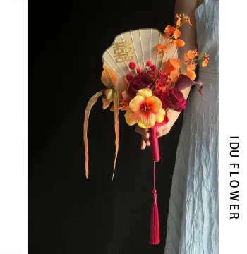 Original New Chinese Nanyang Style Round Fan for Brides: Artificial Flower Bouquet, Xiuhe Morning Robe Prop, Wedding Photography Floral Arrangement
