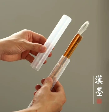 Portable Brush Holder Case Prevents Bristle Damage