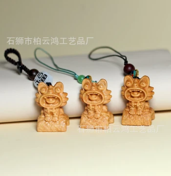 Creative Thuja Wood Carving: Yunnan Wa Cat Ornament, Cultural Souvenir, Cute Kitten Gift for Scenic Spots