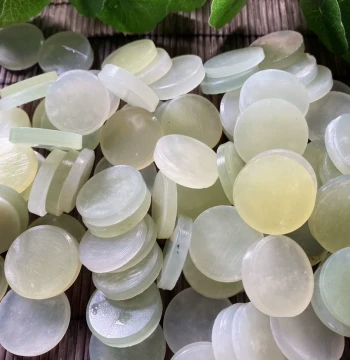 Pure Natural Xiuyan Jade Round Seeds, Round Slices, Small Bracelet Cores, Jade Slices, Liaoning Jade Mattress Processing Manufacturer, Pillow Chain, Mattress, Unpolished