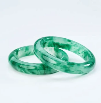 Collector's Grade African Jade Bangle with Floating Green Patterns – Stylish & Versatile JJQBD060407001
