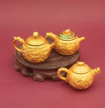 Relief Dragon and Phoenix Small Teapot, 'Immediate Success' Handheld Playpiece, Mahjong Wealth Attracting Craft, Stress Relief Small Toy
