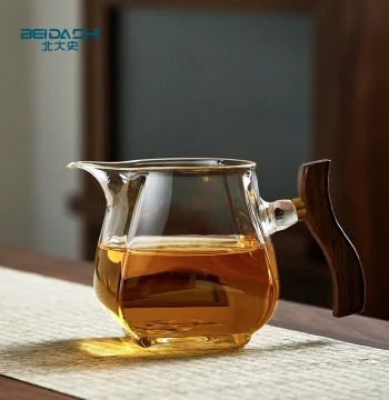 Beidashi Glass Fair Cup Tea Divider Heat-Resistant Glass Black Walnut Handle Thickened Tea Sea Viral Gongdao Cup