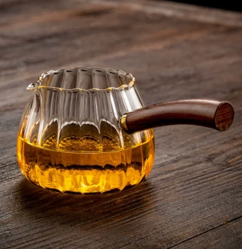 Side-Handle Fairness Cup, Thickened Heat-Resistant Glass, High-End Tea Sea, Tea Divider with Filter, Kung Fu Tea Cup