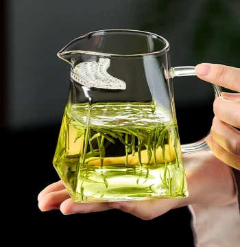 New Tea Brewing Fair Cup, Glass Green Tea Brewer with Crescent Moon Filter Net and Tea Strainer Integrated, High-End Dedicated Teaware