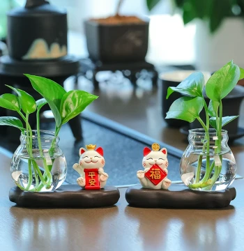 Creative Fortune Lucky Cat Resin Hydroponic Decoration - Ultra-Mini Vase for Office Desk Ambiance