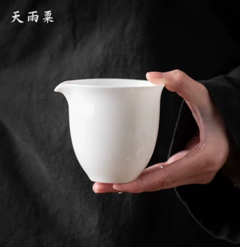 Tianyusu Mutton Fat White Porcelain Gongdao Cup - Large Capacity Ceramic Tea Server for Home Kung Fu Tea Ceremony