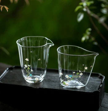 Caomuci Small Daisy Heat-Resistant Glass Gongdao Cup, Transparent Glass Tea Fair Cup, Tea Divider, Uniform Cup for Kung Fu Tea Sets