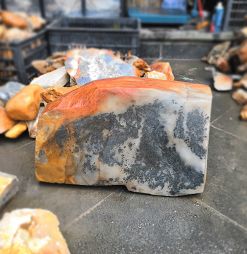 Yunnan Longling Natural Water Grass Raw Stone Ornament Yellow Red Black White Four-Color Bracelet House Guarding Large Ornament Peeled Clear Material