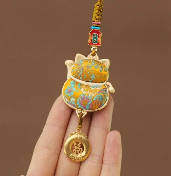 Original Lucky Cat Car Hanging Ornament – Handmade Peace Charm with Simple Retro Chinese Brocade Design for Men and Women
