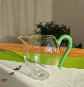 Heat-Resistant Glass Fairness Cup with Jade Handle, Premium Colored Handle Tea Sea, Transparent Crystal Brewing Cup, Anti-Scald