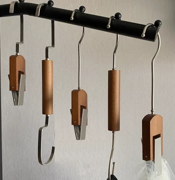 Veil Clip Fabric Clip Magazine Clip Women's Clothing Store Single Clip Walnut Solid Wood S-Hook S-Shaped Wooden Double-Ended Hook for Hanging Bags