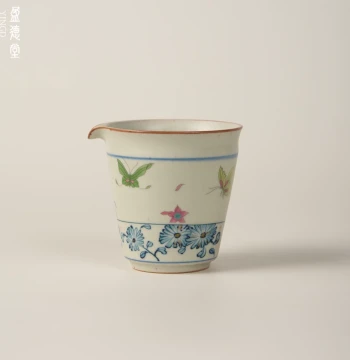 Yingdetang Butterfly and Daisy Retro Blue-and-White Porcelain Fair Cup, Hand-Painted Tea Sea for Home Kung Fu Tea Sets