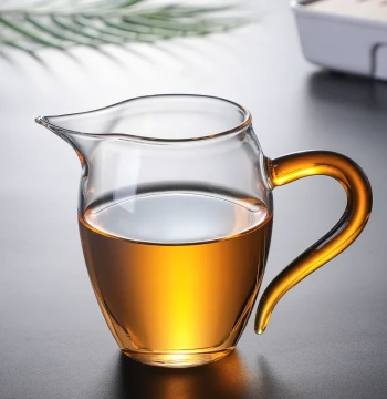 Linglong Fairness Cup, Creative Thickened Glass Fairness Cup with Colorful Handle, Simple Tea Divider, High-Temperature Resistant Tea Sea, Tea Ceremony Accessories