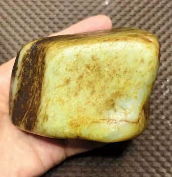 Xinjiang Hetian Jade Seed Material Rough Stone, Authentic Skin with Sprinkled Gold and Black Oil Skin, Green-White Flesh Hand Piece 538g