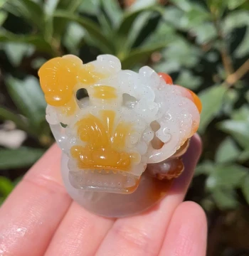 Yang Yu Family Natural Yellow Dragon Jade Gold-Head Yin-Yang Eye Gold Sand Exquisitely Carried Hegemon Pi Xiu Handheld Seal with Certificate for Gifting New