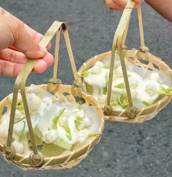 Viral Jasmine Milk Tofu Handheld Bamboo Basket - Liner Paper for Pudding, Sakura Bean Curd, BBQ, and Hot Pot Snacks