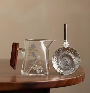 High-End Heat-Resistant Glass Fairness Cup Tea Server with Side Handle Koi Tea Strainer Gift