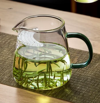 Fairness Cup Glass Green Tea Cup with Integrated Crescent Tea Strainer, Thickened Filtered Tea Server, Crescent Cup Tea Brewer