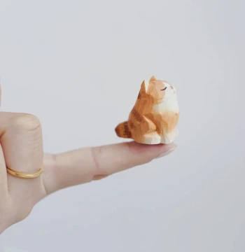 OHE Valentine's Day Gift Mini Cat Figurine for Girlfriend - Wooden Carved Ornament, Healing Cute Animal Collection