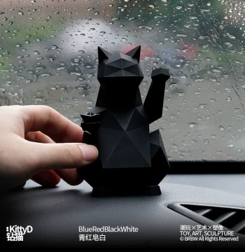 Qing Hong Zao Bai Diamond Cat Small Lucky Car Mounted High-End Sense Niche Desktop Geometric Ornament Birthday Gift
