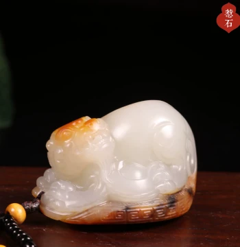 39.6g Xinjiang Hetian Jade Seed Material with Clever Color Single Seed Pixiu Pendant, Good Fortune, Suzhou Craftsmanship