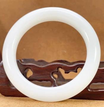 51.6 Inner Circumference Xinjiang Hetian Jade Mutton Fat White Jade Mountain Material Standard Round Bracelet with Sprinkled Gold Skin, Supports Re-inspection