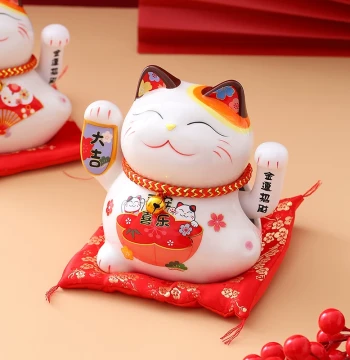 Lucky Cat Small Ornament Automatic Waving Ceramic Fortune Cat Battery Operated Gift for Friends Office Desk Home Decoration