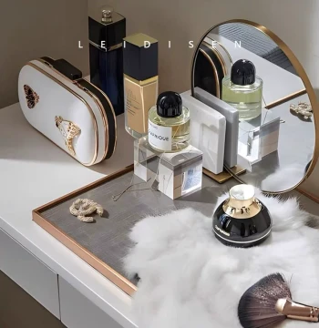 Model Room Walk-in Closet Vanity Light Luxury Necklace Perfume Bag Cosmetics Combination Model Soft Furnishing Props Display