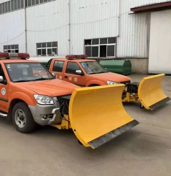 Large Vehicle-Mounted Highway Snowplow, Sanitation Vehicle Modification with Hydraulic Snow Pusher and Plate Snow Shovel