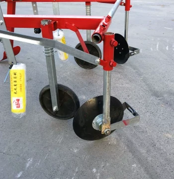 Thickened Round Disc Mulch Film Laying Machine, Automatic Soil Feeding, Manual Pull-type Film Covering Device with Soil Coverer