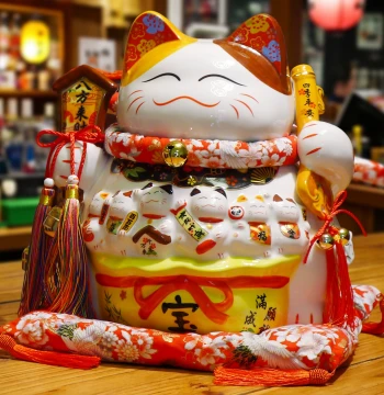 Authentic Japanese-style Maneki-neko Figurine, Extra-large Waving Hand Ceramic Money Bank for Shop Opening Gifts and Home Decoration
