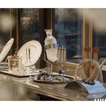 WU Luxury Silver Wine Decanter and Whiskey Glassware - Bar Top Soft Furnishing Decor for Model Rooms